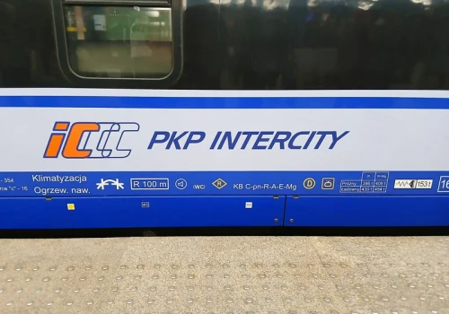 PKP przyjmie bezpłatnie zwroty biletów. Są też promocje na popularnych trasach