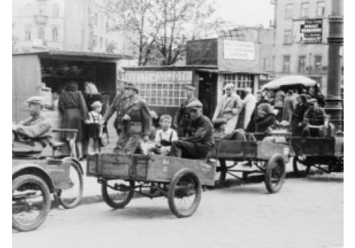 Historia jednej fotografii z Bazy Zdjęć PAP: ostatnie dni przed powstaniem
