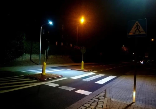 Piesi będą lepiej widoczni na przejściach przez krajową „trzydziestkę piątkę” w Świdnicy