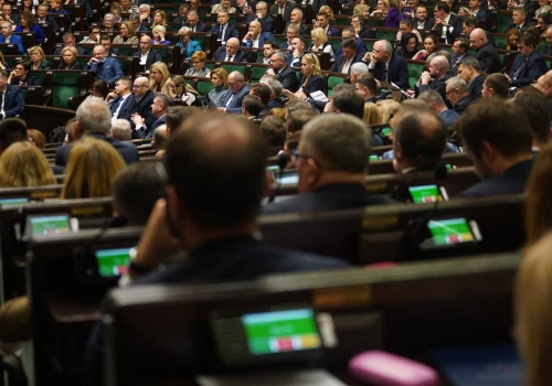 Więcej posłów do kontroli specsłużb. Sejm powiększył skład komisji