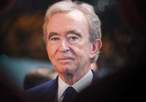 Bernard Arnault przerywa milczenie. Uderza w dziennikarzy i broni swojej rodziny