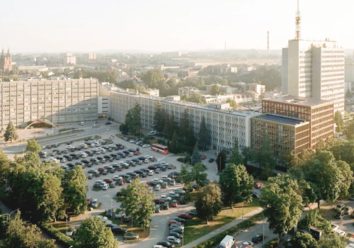 Ikona architektury administracyjnej w świętokrzyskim przejdzie rozbudowę. Tak będzie wyglądać