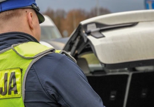 Nowe obowiązkowe wyposażenie aut. Zmiany w 2027 r.