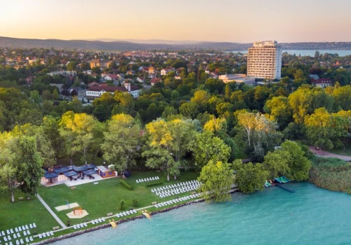 Balaton zamiast Bałtyku? Coraz więcej rodzin wybiera właśnie ten kierunek