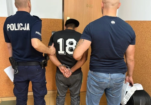 Policjanci zatrzymali obcokrajowca i złożyli wniosek o jego deportację, w związku z rażącym łamaniem polskiego prawa