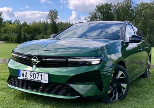 Test: Opel Astra po liftingu to przykład subtelnych zmian. Nowa twarz, te same zalety