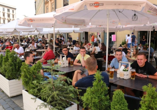 Kary do 1 mln zł. Ile zakaz reklamy alkoholu będzie kosztował gastronomię?