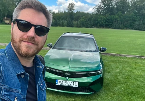 Opel Astra L Ultimate Facelift: nowe logo, ale zmian nie ma zbyt wiele