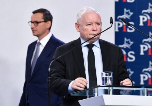 Morawiecki w sidłach Kaczyńskiego? Musi sam opuścić klub PiS by założyć swój własny klub