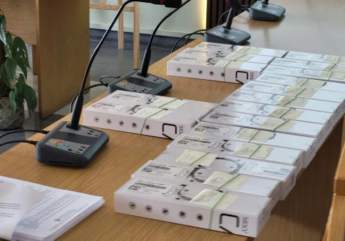 Seniorzy z gminy Świdnica otrzymali opaski bezpieczeństwa