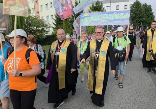 Szczecin/ Ponad 150 pielgrzymów idzie na Jasną Górę, przed nimi 531 km