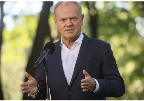 Donald Tusk o konflikcie Kaczyńskiego i Morawieckiego. “Mnie ten serial całkiem się podoba”