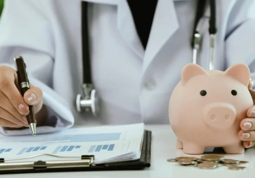 Ponad 1600 zł za godzinę pracy. Zadłużony szpital tak płacił lekarzowi