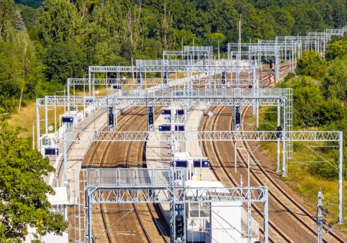 EBITDA ostro w górę, w miejsce straty zysk brutto. Znana z kolejowych projektów spółka pokazała wyniki