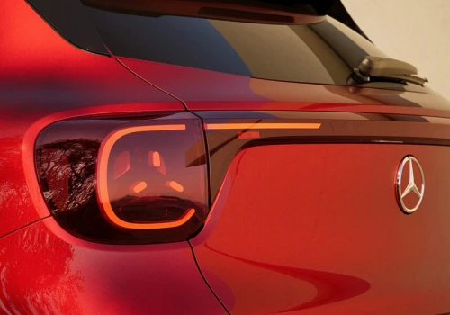 Zapomnij o EQA. Nowy Mercedes GLA urósł, ładuje się w 10 minut i zyska hybrydę