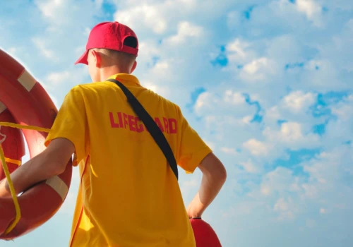17-latek uratował osiem osób ze wzburzonego morza