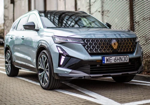 7-osobowe Renault Espace taniej. Ile kosztuje rodzinny SUV końcem lipca?