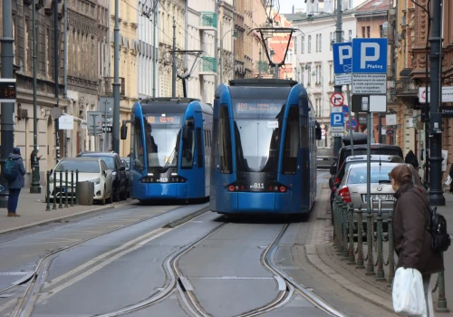Efekty zmian na ul. Długiej. Miasto pokazało nowe dane o blokowaniu tramwajów