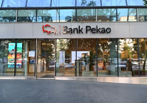 Duży spadek zysku jednego z największych banków w Polsce. Winne podatki i stopy procentowe