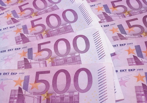 Setki tysięcy euro wyrzucone do morza. Akcja służb u wybrzeży Sycylii