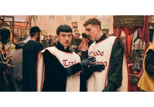 Netflix sierpień 2026: Pełna lista filmów i seriali. Ponad 70 nowości, w tym wielki powrót „1670” i finał „Outer Banks”