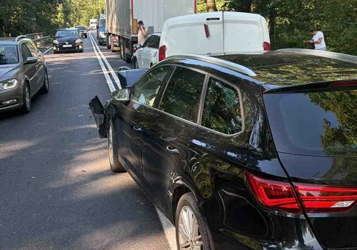 Zderzenie czterech samochodów na DK27 pod Zieloną Górą. Sprawca ukarany przez policję