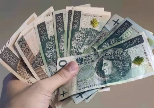 ZUS wypłaci część emerytur i rent wcześniej. Pieniądze trafią do seniorów jeszcze w lipcu