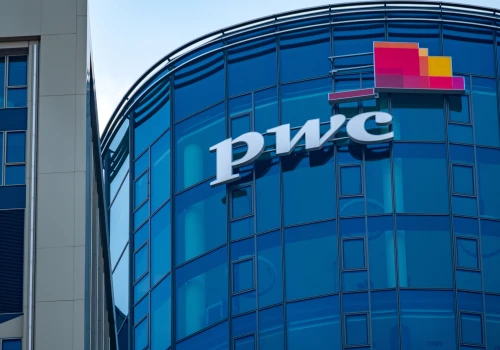 PwC chciało błyszczeć wiedzą o AI. Zostało z fikcyjnymi przypisami
