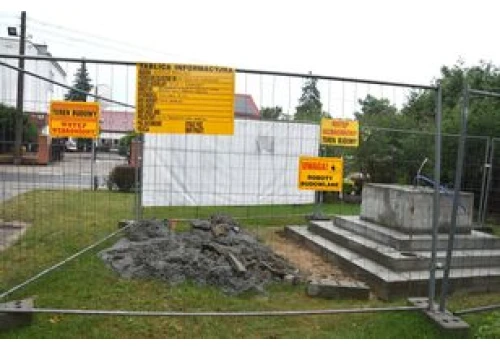 W centrum Koronowa powstaje nowy pomnik. Upamiętni lokalnych bohaterów