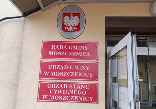 Ponad 500 tysięcy złotych dla gminy Moszczenica: Powstanie nowe boisko i odnowiony zbiornik wodny