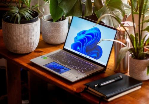 Wyszukiwarka wreszcie wybaczy literówki, a Eksplorator przestanie irytować. Nowy Windows 11 już jest!