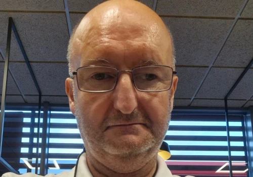 Z polityki do kuchni. Piotr Wawrzyk został kulinarnym influencerem i recenzuje nadmorskie przysmaki