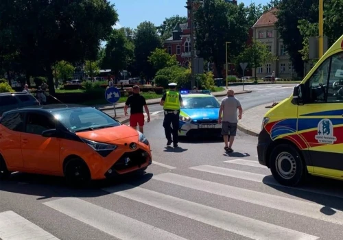 77-latek potrącił kobietę na pasach. Jechał za szybko?