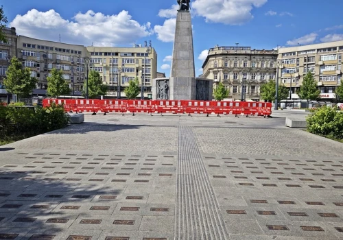 Łódź. Plac Wolności ma dwa lata i jego część znów do remontu