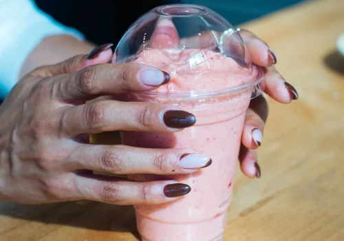 Polscy naukowcy opracowują smoothie przeciw otyłości dzieci. Innowacyjny napój ma trafić do sklepów w Europie
