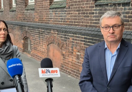 Radny chce, aby starosta odniosła się do nagrania z wulgaryzmami. Chodzi o wątek załatwiania pracy