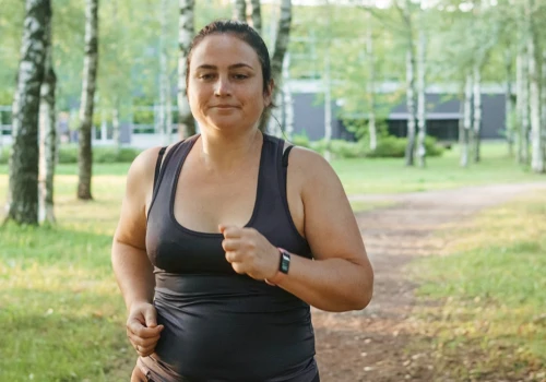 Nie musisz biegać maratonów. Proste treningi wzmocnią serce i poprawią sen