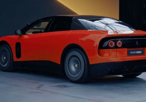Wyśmiewali nowe Ferrari Luce. Wyniki sprzedaży zaskoczyły krytyków