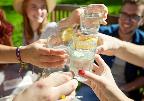 Coraz więcej Polaków rezygnuje z alkoholu. Rekordowy wzrost abstynencji wśród młodych