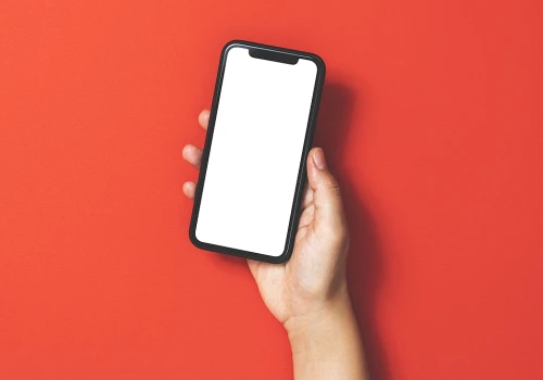 Zakaz telefonów w szkołach i przedszkolach wejdzie w życie – nowelizacja prawa oświatowego z podpisem prezydenta