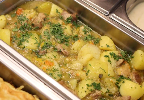Rodzice czekają na darmowe obiady w szkołach. Jest decyzja Sejmu i nowe stanowisko MEN