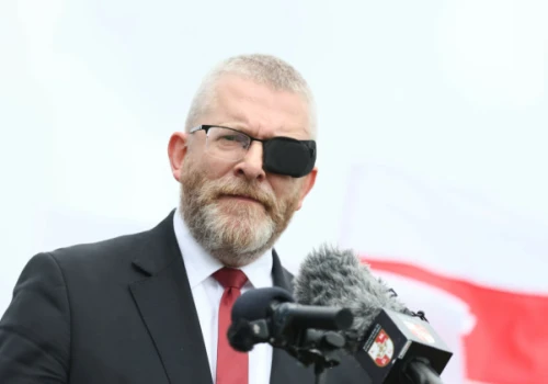 Piąte miejsce tylko dla mundurowych. Grzegorz Braun ogłasza