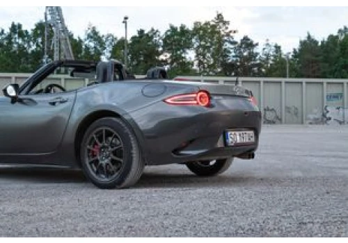 Mazda MX-5 dostanie elektryczny napęd. Na szczęście nie tylko