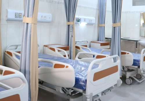 Tyle zarobił kierownik SOR. Padła konkretna kwota, część obowiązków wykonywał zdalnie