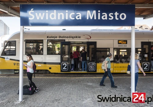 Świdnica Miasto na 12. miejscu wśród najruchliwszych stacji w województwie. Ilu podróżnych skorzystało z przejazdów koleją?