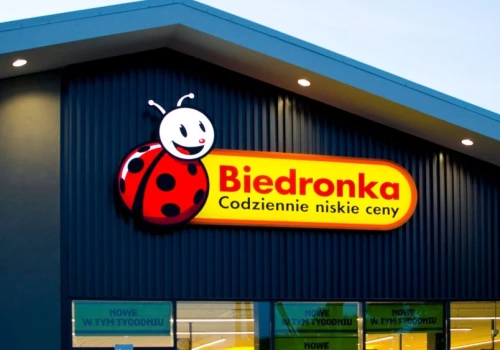 Biedronka sprzedaje więcej niż rok temu, a i tak traci. Liczby mówią wszystko