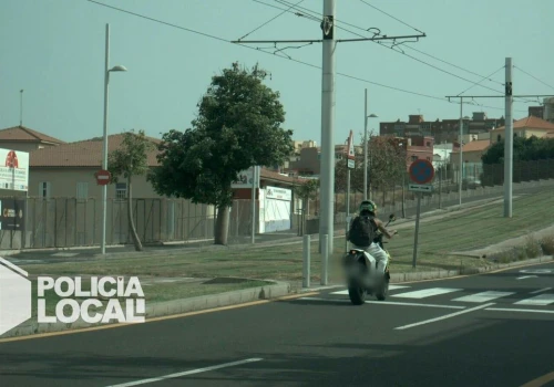Motocyklista pędził 102 km/h w strefie 30. Został namierzony przez radar w Santa Cruz de Tenerife