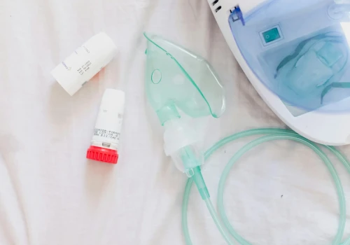 Inhalatory w warunkach domowych vs szpitalnych – jakie są różnice w wymaganiach i użytkowaniu?