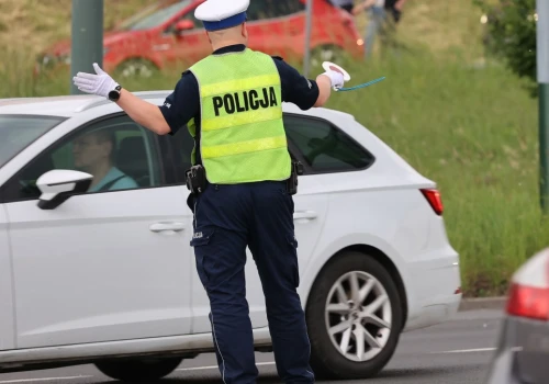 Jedziesz o 1 km/h za szybko i mandat. Policjant nawet nie mierzy prędkości