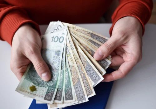 4435,90 zł dla tysięcy Polaków od ZUS. Sprawdź, komu przysługuje